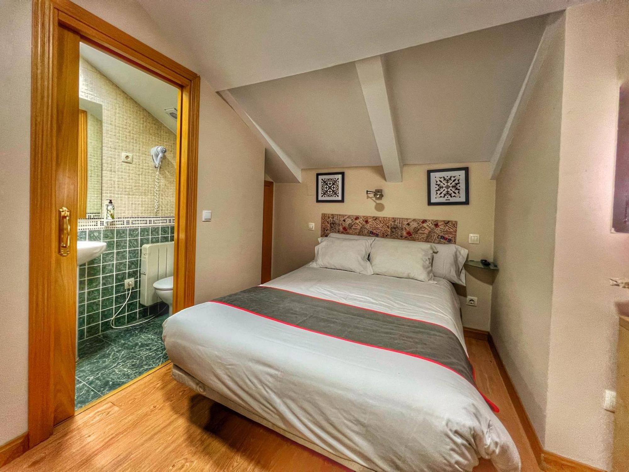 Hostal La Colmena Vicolozano 外观 照片