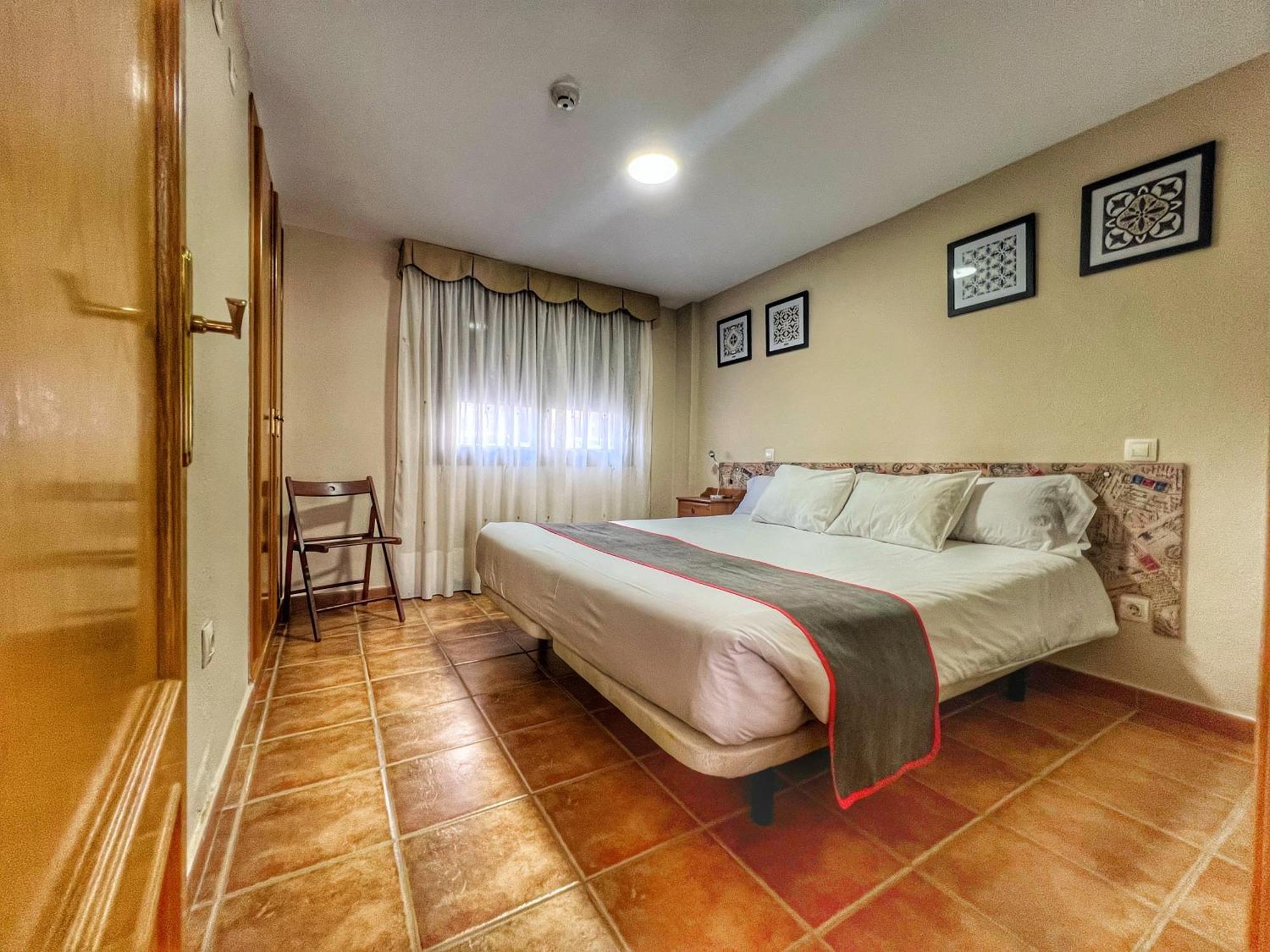 Hostal La Colmena Vicolozano 外观 照片